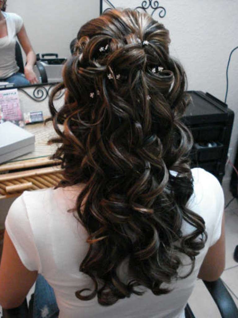 Cute Curly Down Hairstyles for Wedding