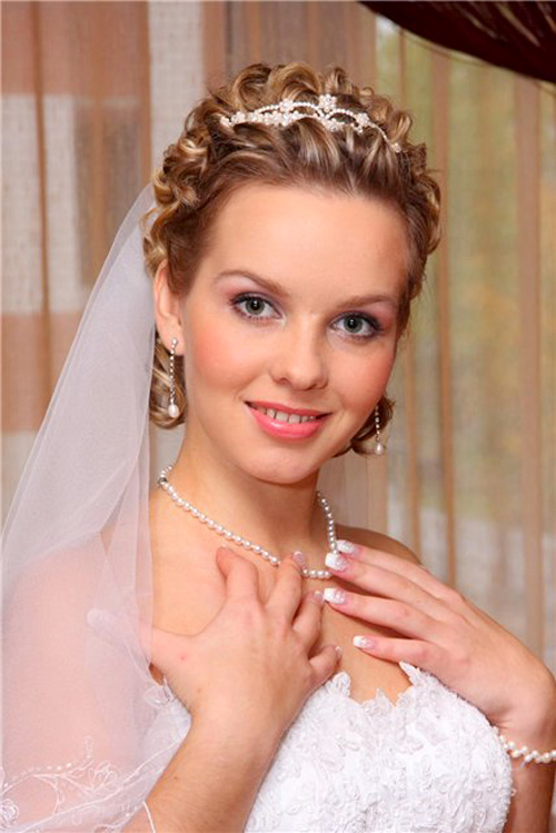 Short Wedding Hairstyles with Veil
