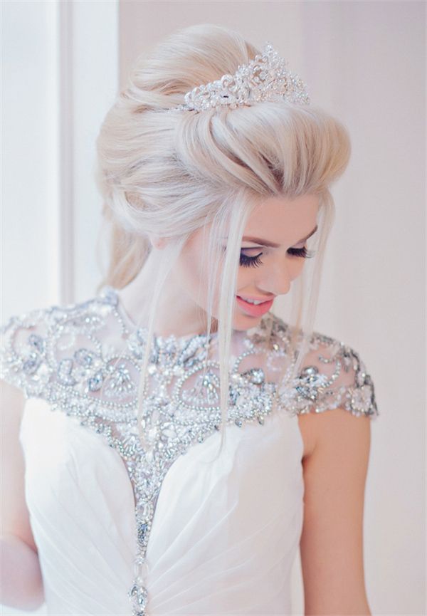 Stylish Bridal Wedding Hairstyles for Long With Tiara