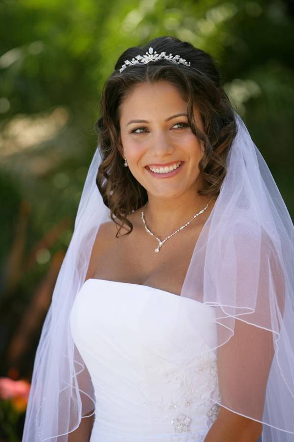 Wedding Hairstyles with Round Faces