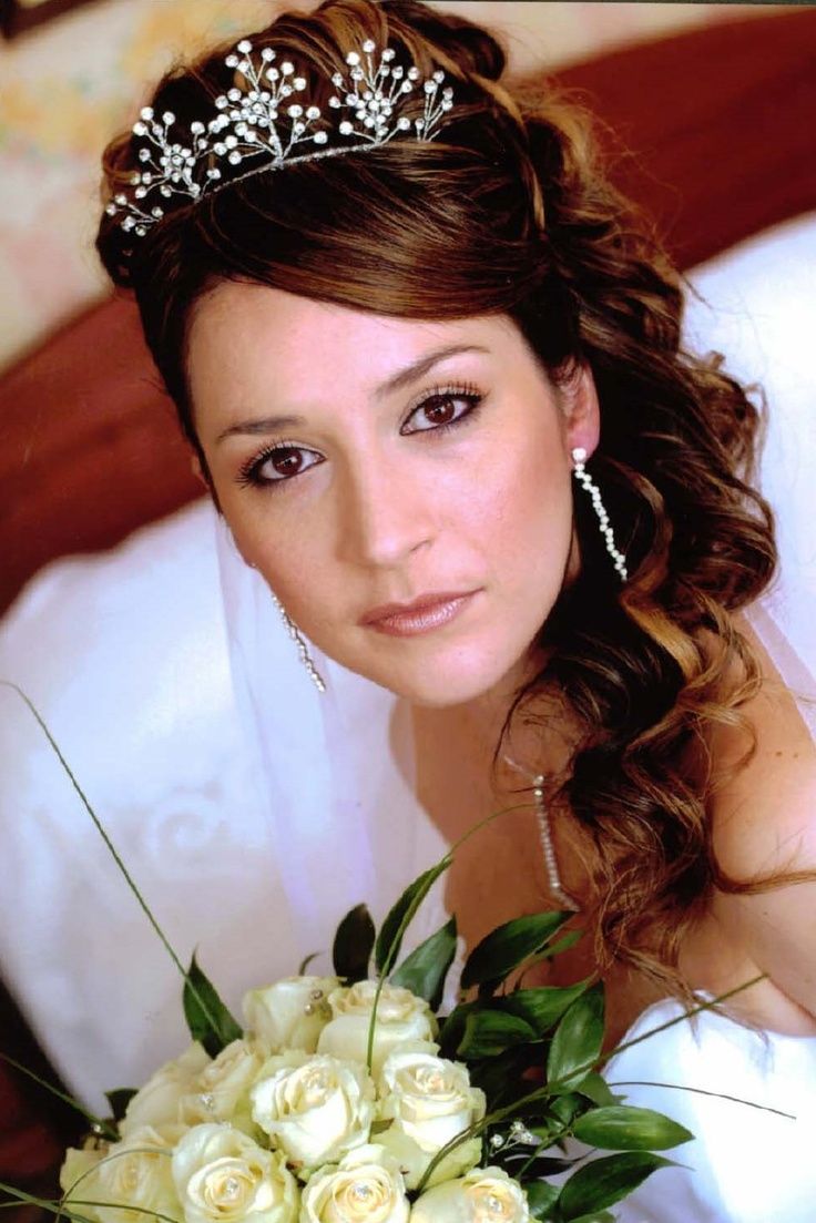 wedding half up half down hairstyles with veil and tiara