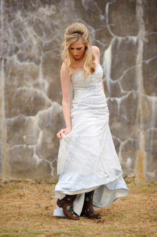 Country Wedding Dresses with Cowboy Boots