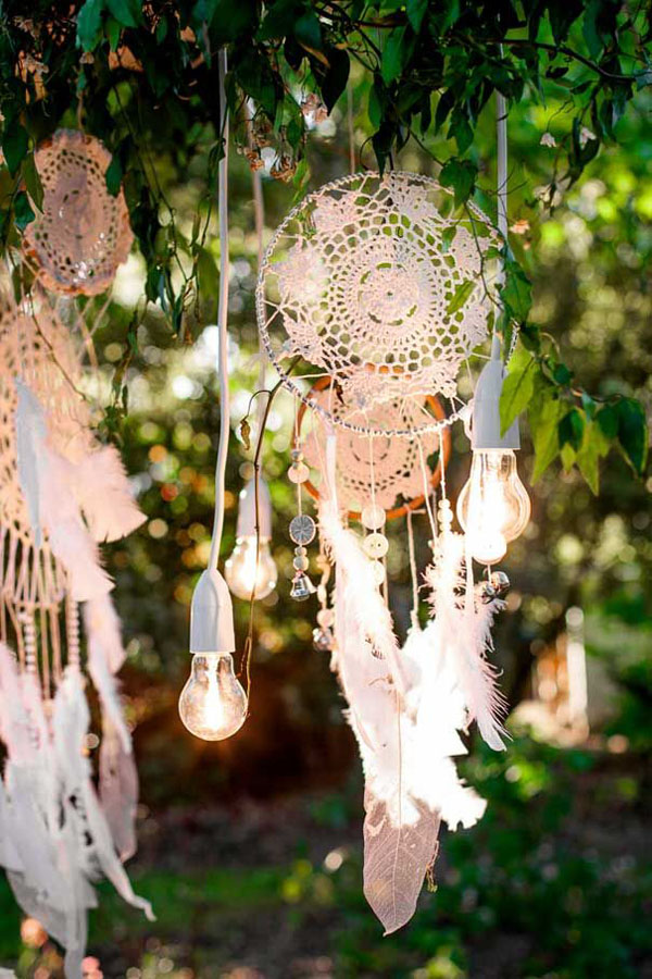 http://hellomay.com.au/article/dreamcatcher-table-styling-decorations-wedding-di/