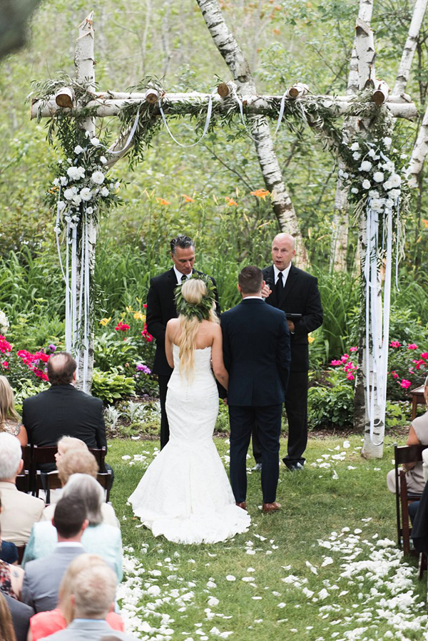 Ruffled - photo by Julia Elizabeth Photography http://ruffledblog.com/italian-inspired-backyard-wedding