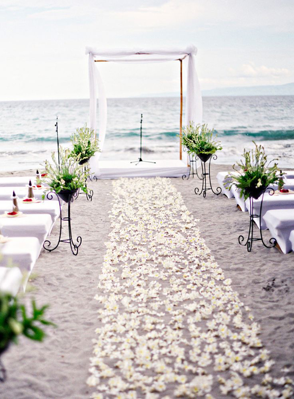 Simple Wedding Backdrop Ideas http://99weddingideas.com - 99 Wedding Ideas.com