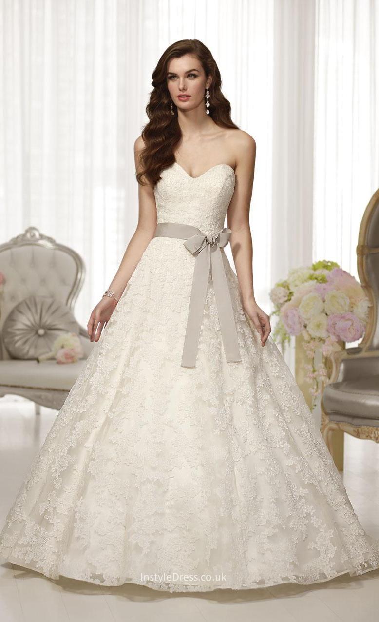 Strapless Sweetheart Neckline Elegant Lace Ball Gown Wedding Dress