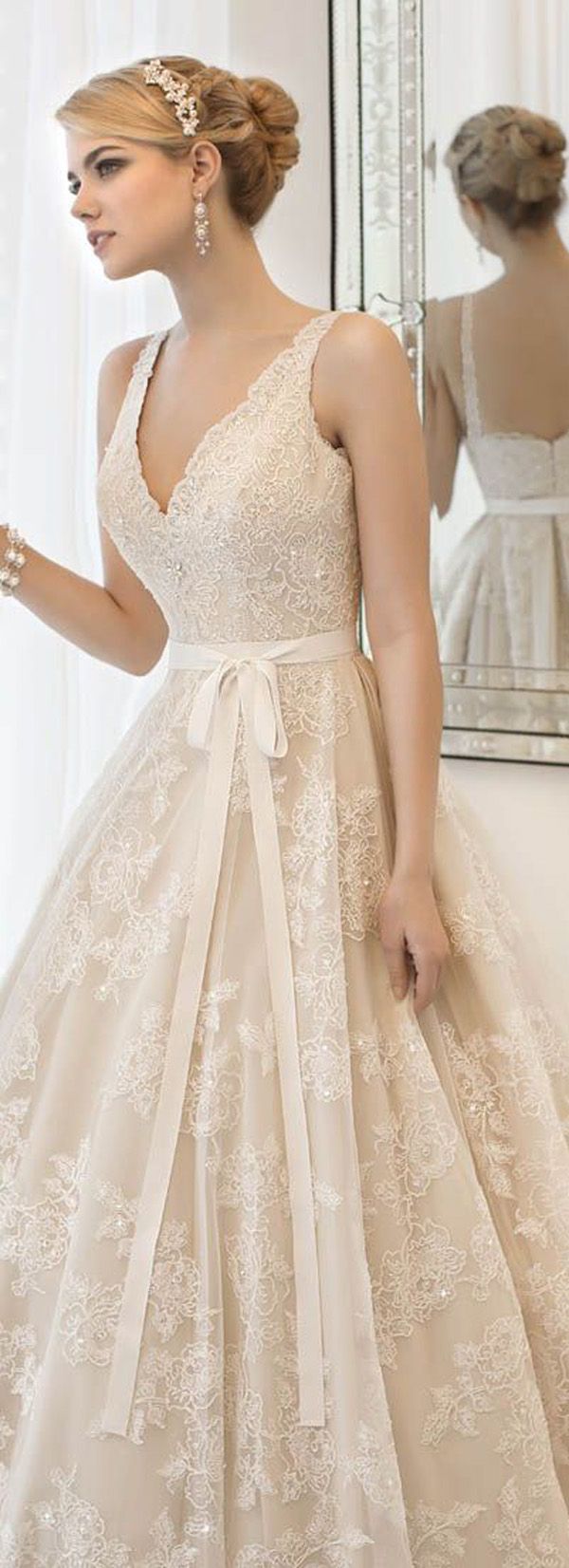 vintage lace wedding dresses with ribbon