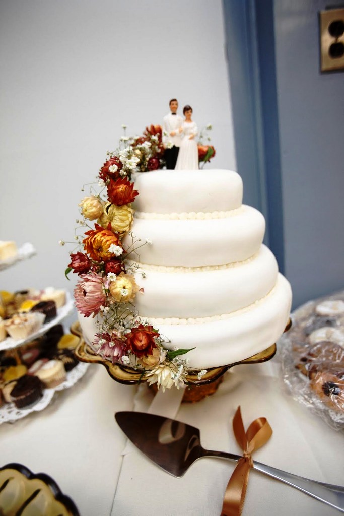 Budget Wedding Cake Decorations Ideas