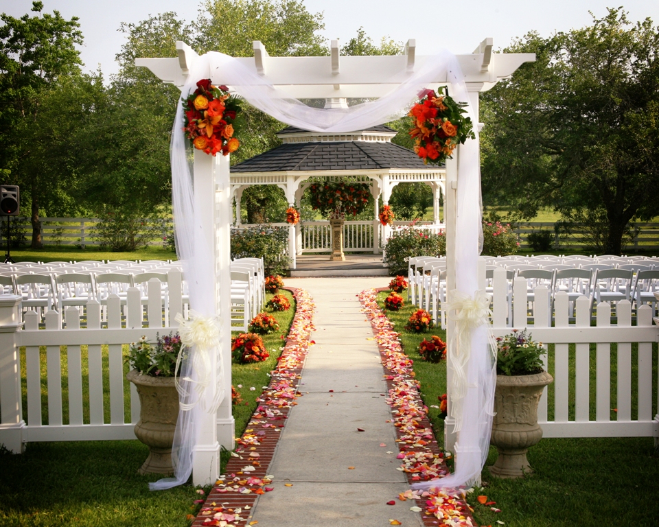 Garden Wedding Ceremony Decorations
