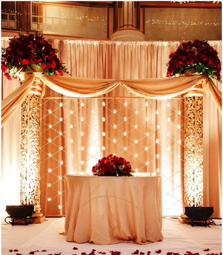 Modern Wedding Decoration With Rose Flowers