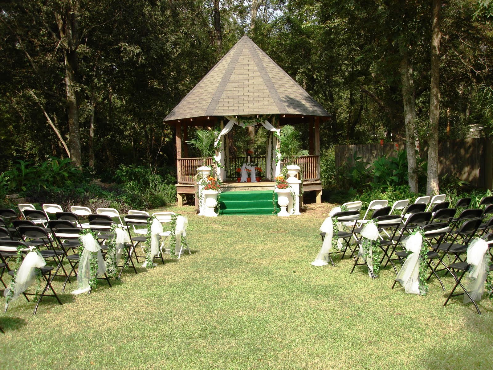 Outdoor Wedding Stage Decorations