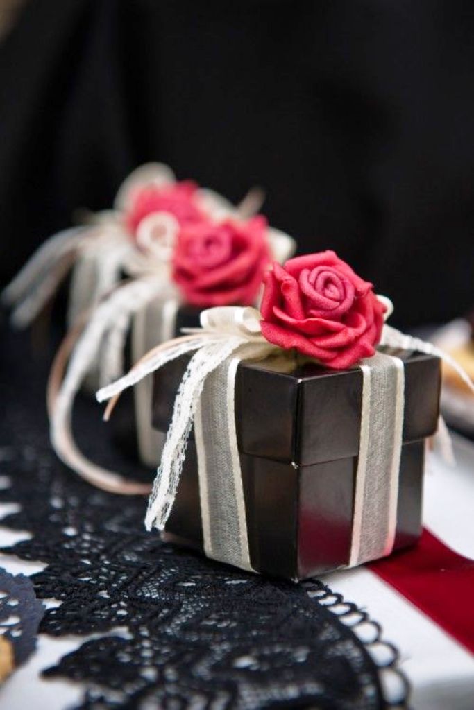 Red and Black Wedding Decoration Ideas