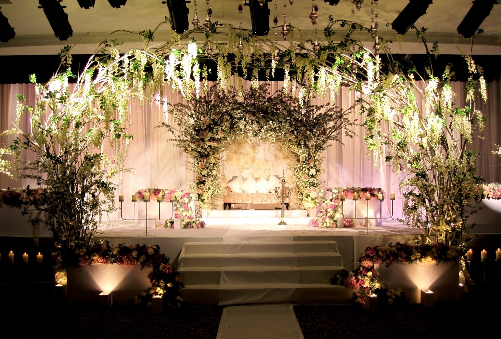 Romantic Floral Wedding Decorations