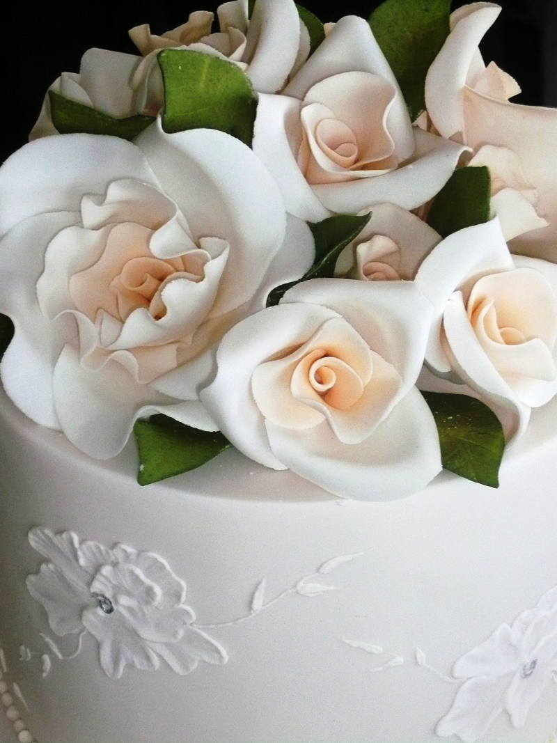 Simple Wedding Cake Flower Decorations