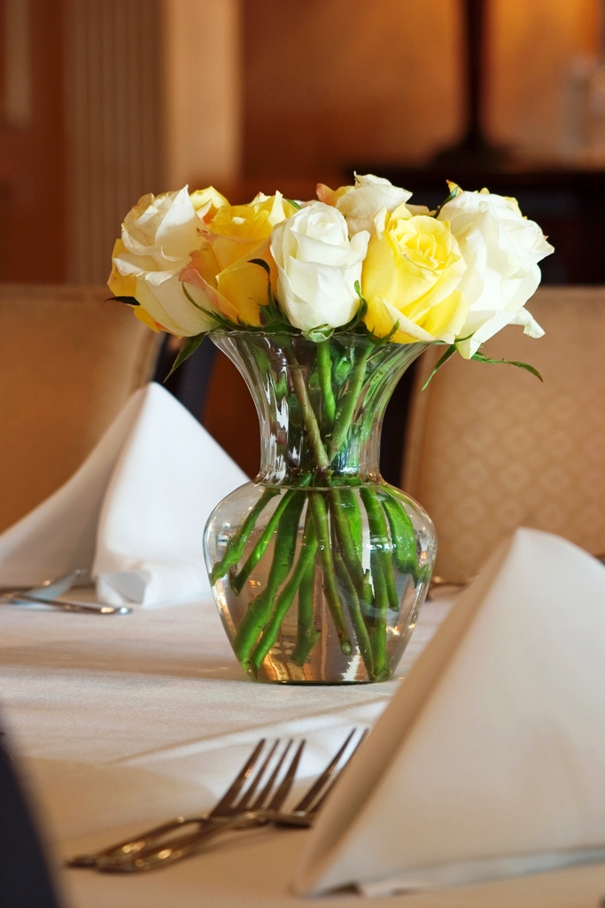 Simple Wedding Table Flower Centerpieces Decorations on a Budget