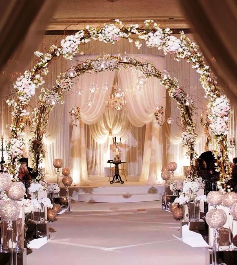 Soft and elegant wedding decor