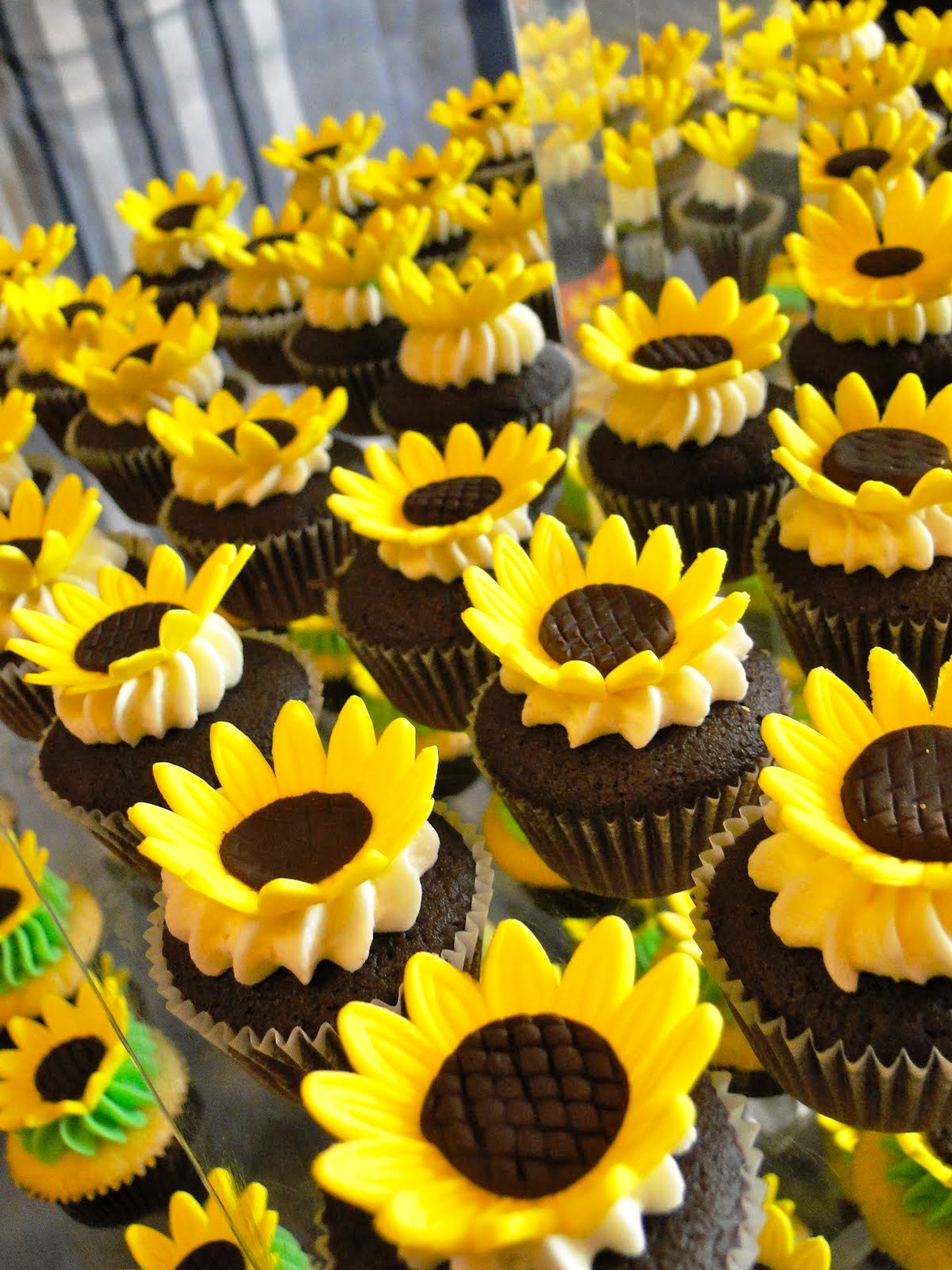 Sunflower Wedding Cup Cake Decorating Ideas