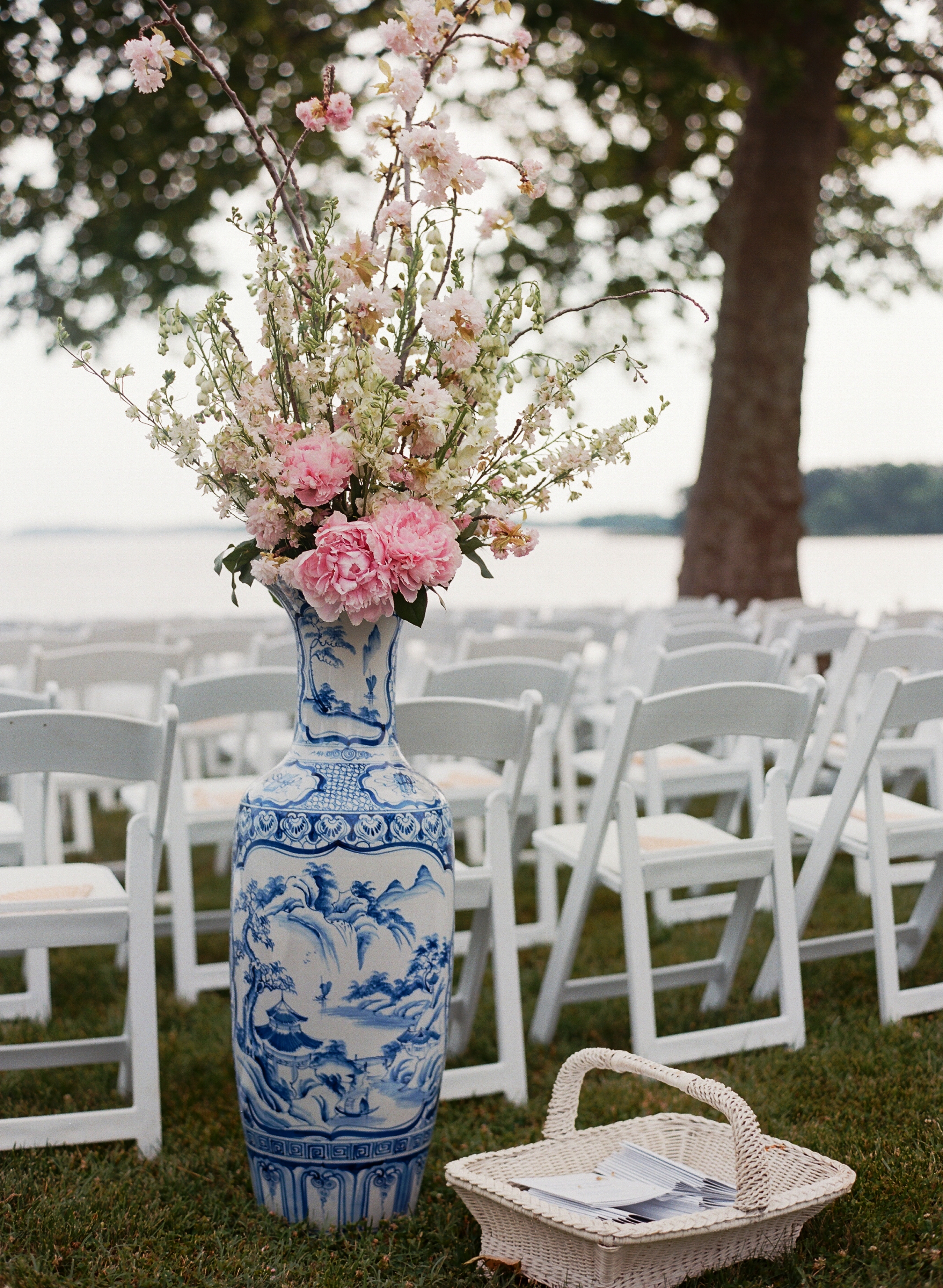 White and Navy Wedding Decorations