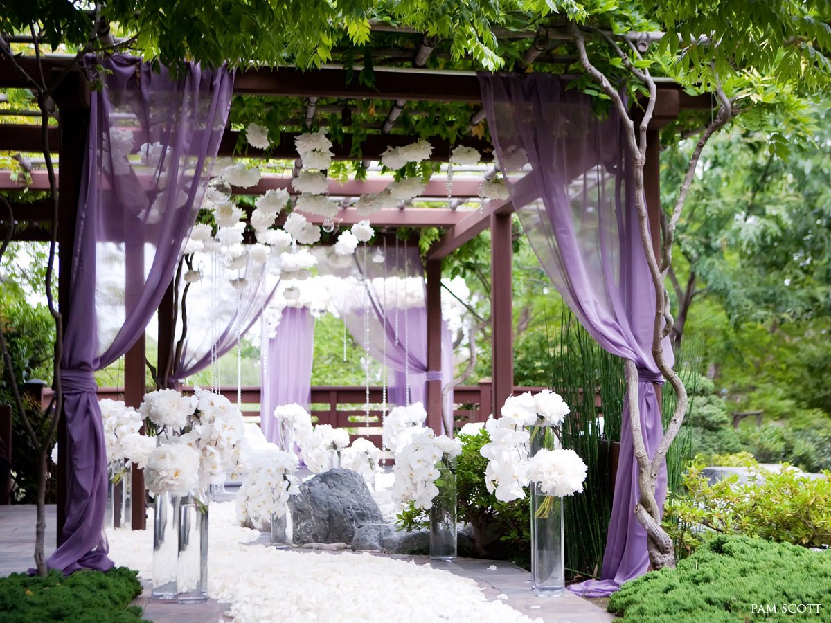 Wonderful Purple and White Wedding Decorations