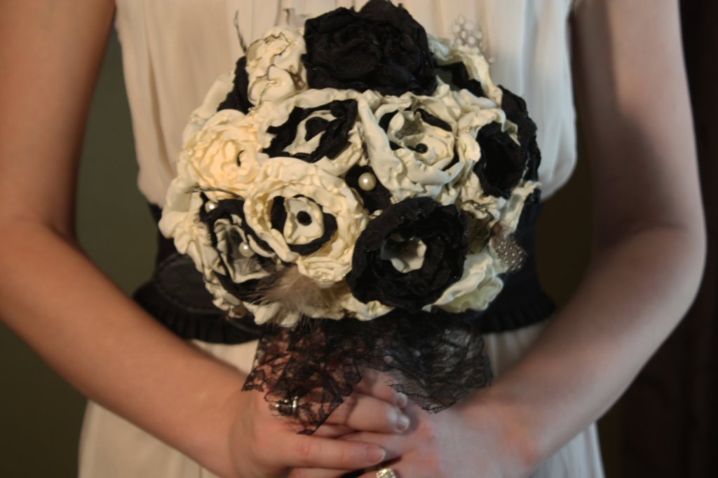 Black Halloween Wedding Bouquet Ideas
