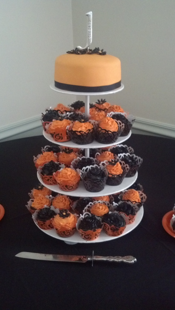 Images of Halloween Themed Wedding Cupcakes