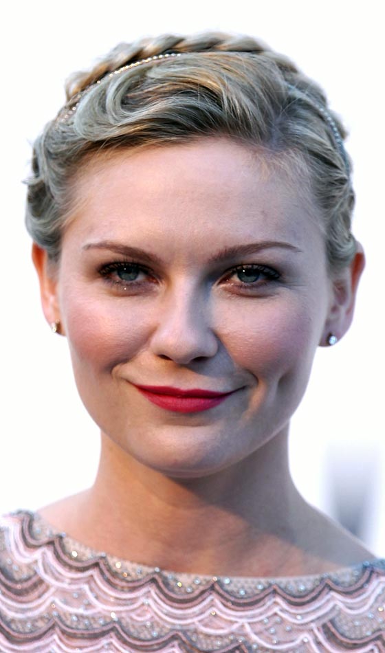 Short Wedding Hairstyles For Round Faces