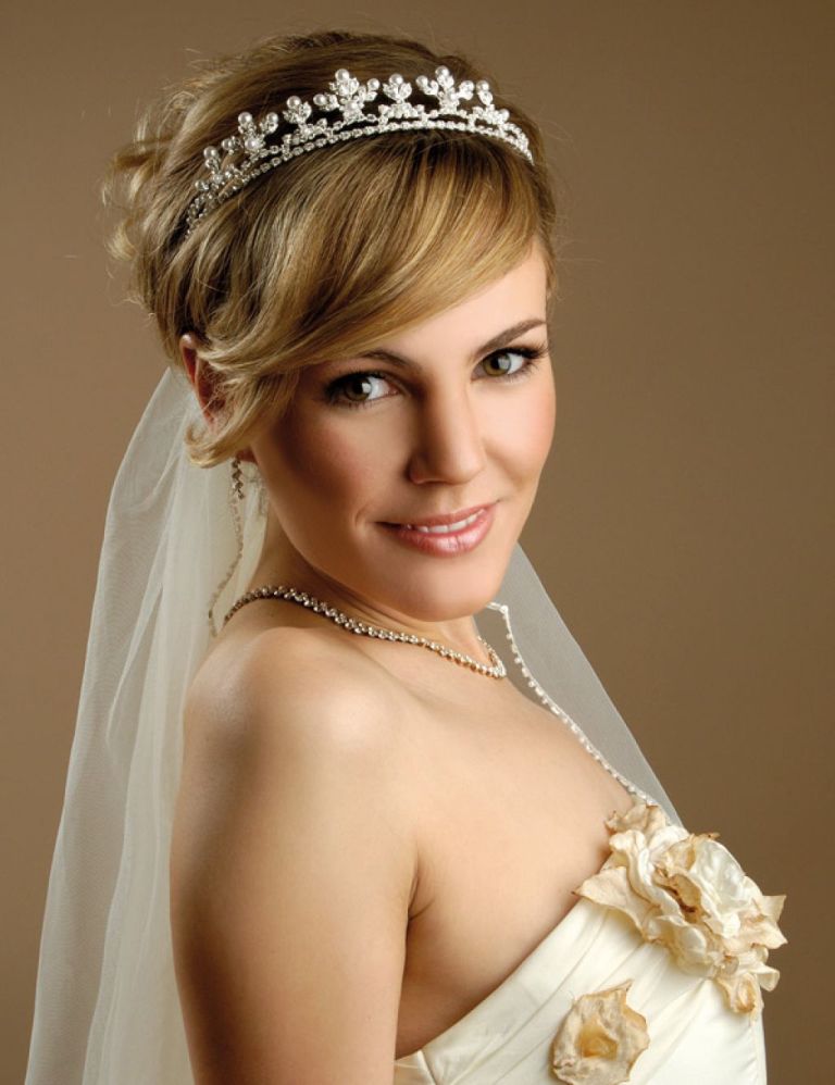 Short Wedding Hairstyles With Veil