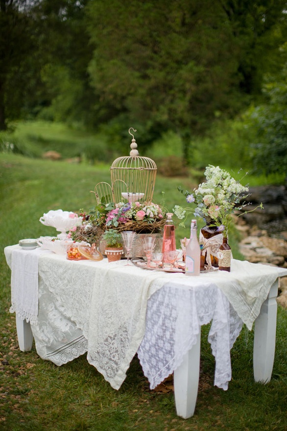 lace-tablecloths-wedding-table-decor