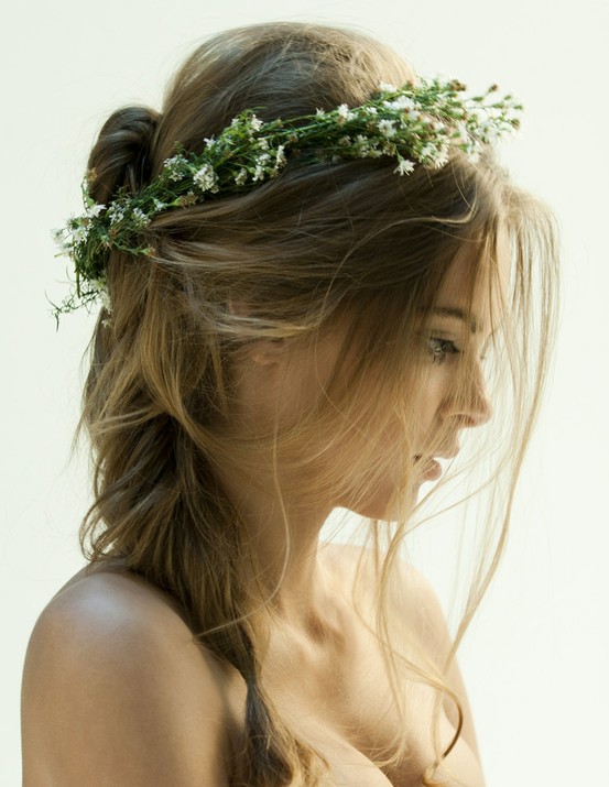 messy-wedding-hair-with-flowers