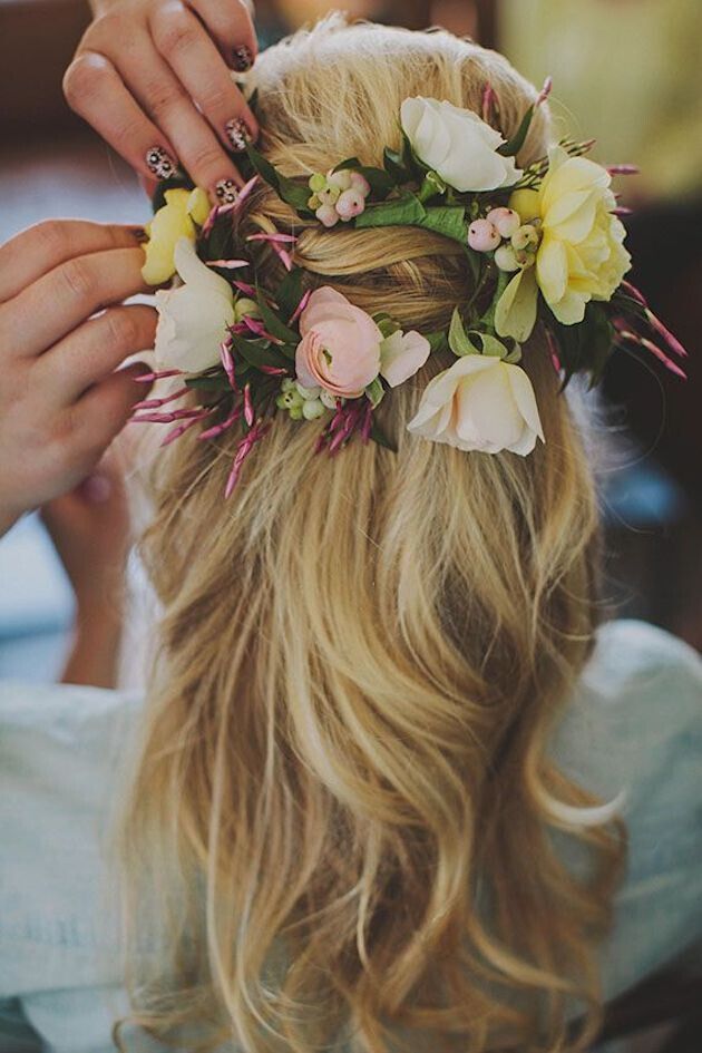 wedding-hair-down-with-flowers