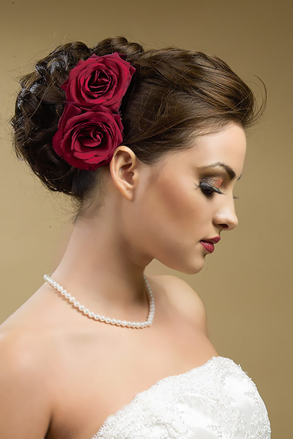 wedding-hairstyles-with-red-roses