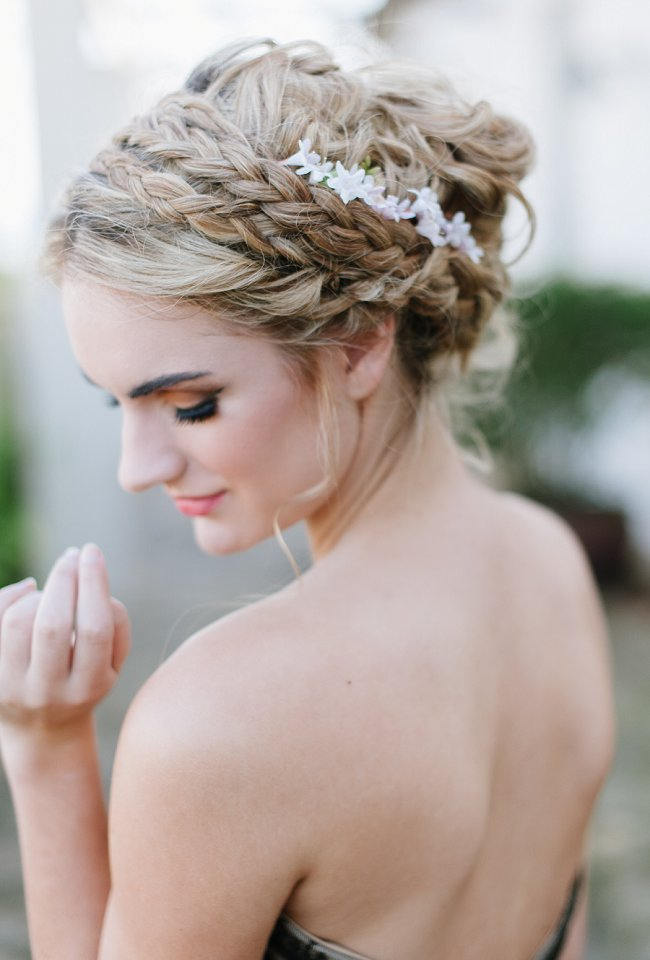whimsical-wedding-hairstyles-for-long-hair
