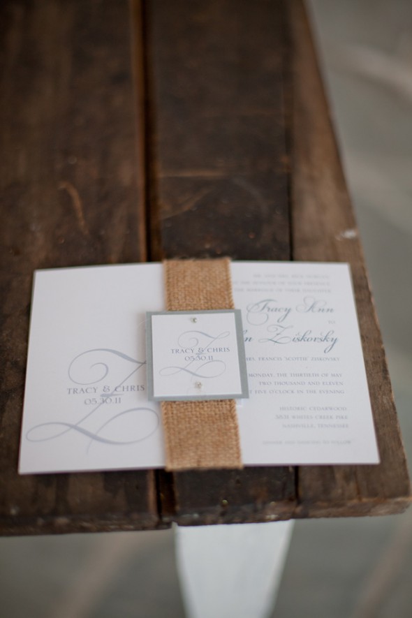 wedding-invitations-with-burlap