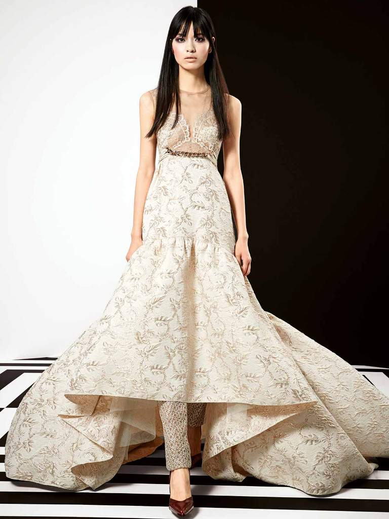 Long golden dress and empire waist made of beige laces and an exclusive golden damask fabric