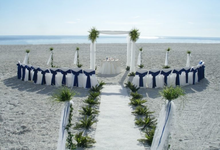 20 Beach Wedding Ideas For A Romantic Beach Wedding