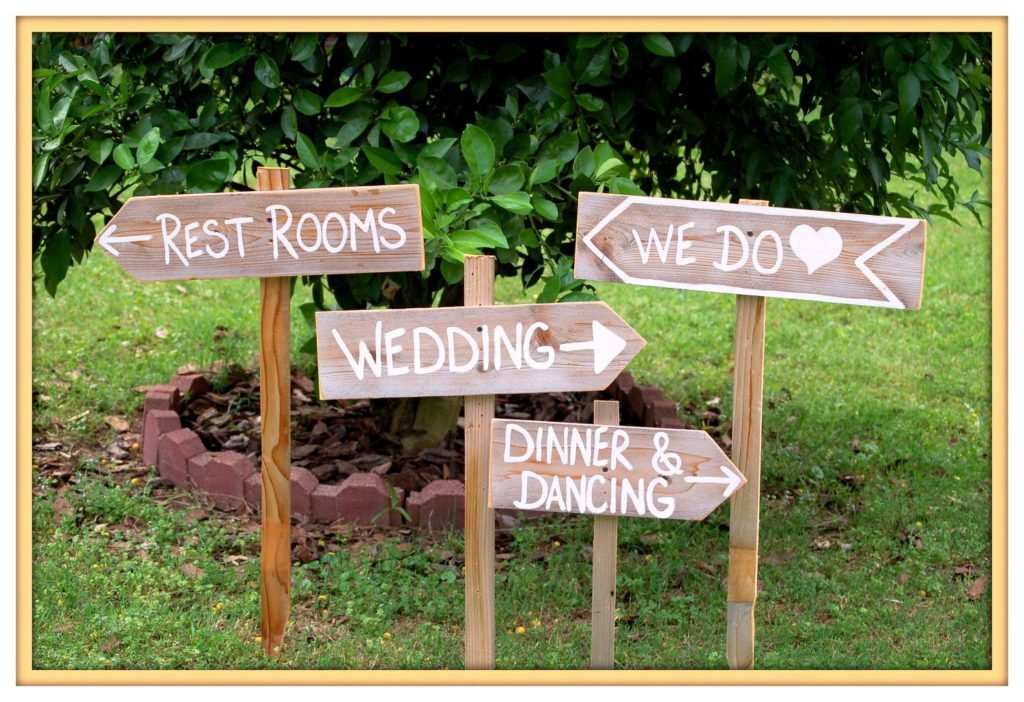 25 Cool Wood Wedding Decorations Ideas - Wohh Wedding