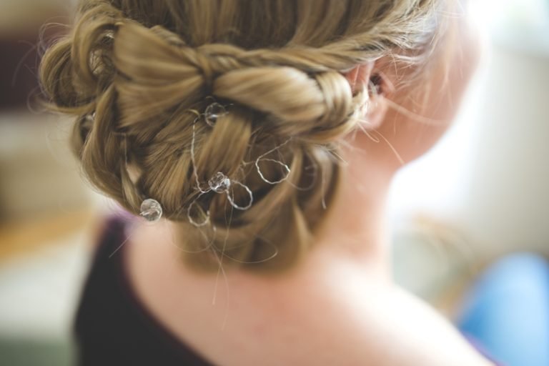 Want Better Winter Wedding Hairstyles? Here are 20 Ways To Do It