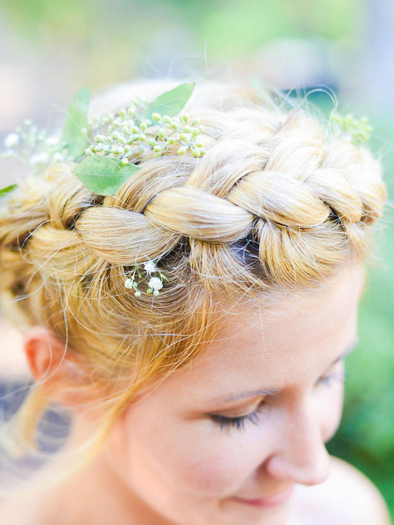 14 Perfect Beach-Chic Hairstyles for a Waterside Wedding