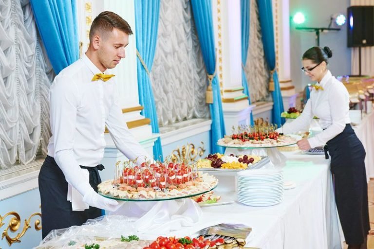 5 Top Reasons to Employ Wedding Catering Services